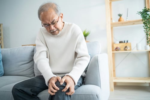 senior with joint pain in left knee
